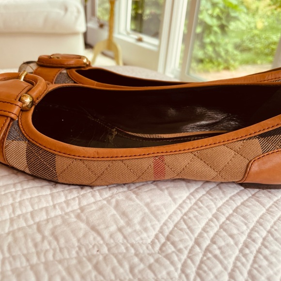 gently used 8 1/2 -9 ( European 39) Burberry plaid flats with leather buckles - Picture 4 of 6